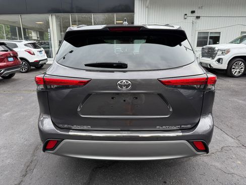 Used 2021 Toyota Highlander Platinum image 4
