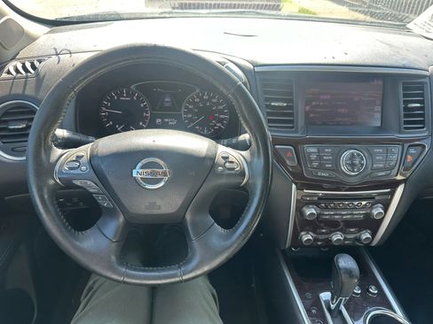 Used 2013 Nissan Pathfinder Platinum FWD image 4
