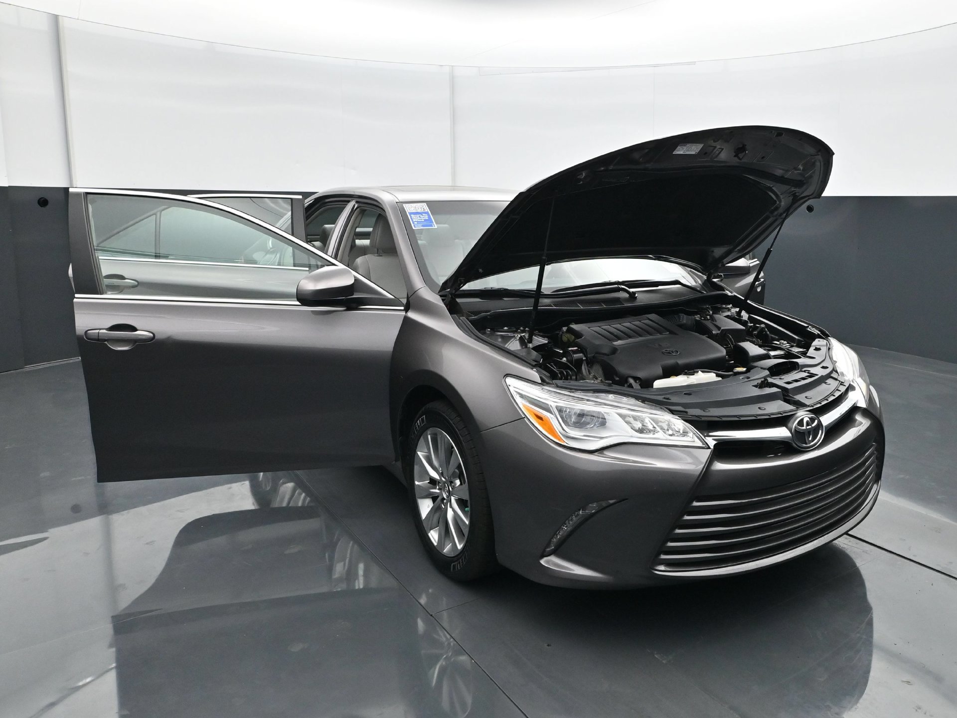 Used 2015 Toyota Camry XLE FWD image 35