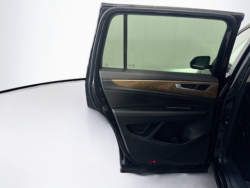 Used 2024 Volkswagen Atlas SE FWD image 27
