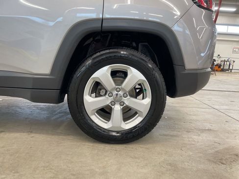 Used 2020 Jeep Compass Latitude AWD/4WD image 32