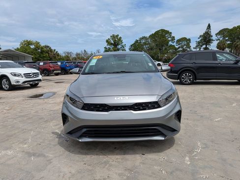 Certified 2024 Kia Forte LXS FWD image 3