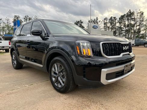 Used 2024 Kia Telluride LX FWD image 1