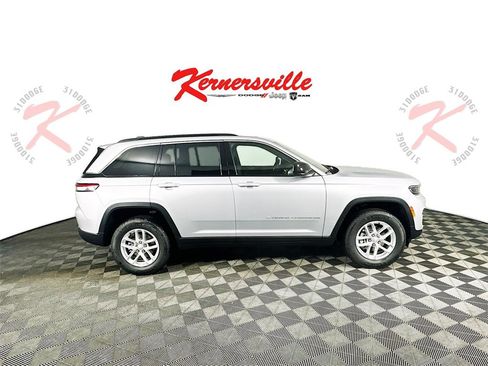 New 2025 Jeep Grand Cherokee Laredo X w/ Luxury Tech Group I image 8