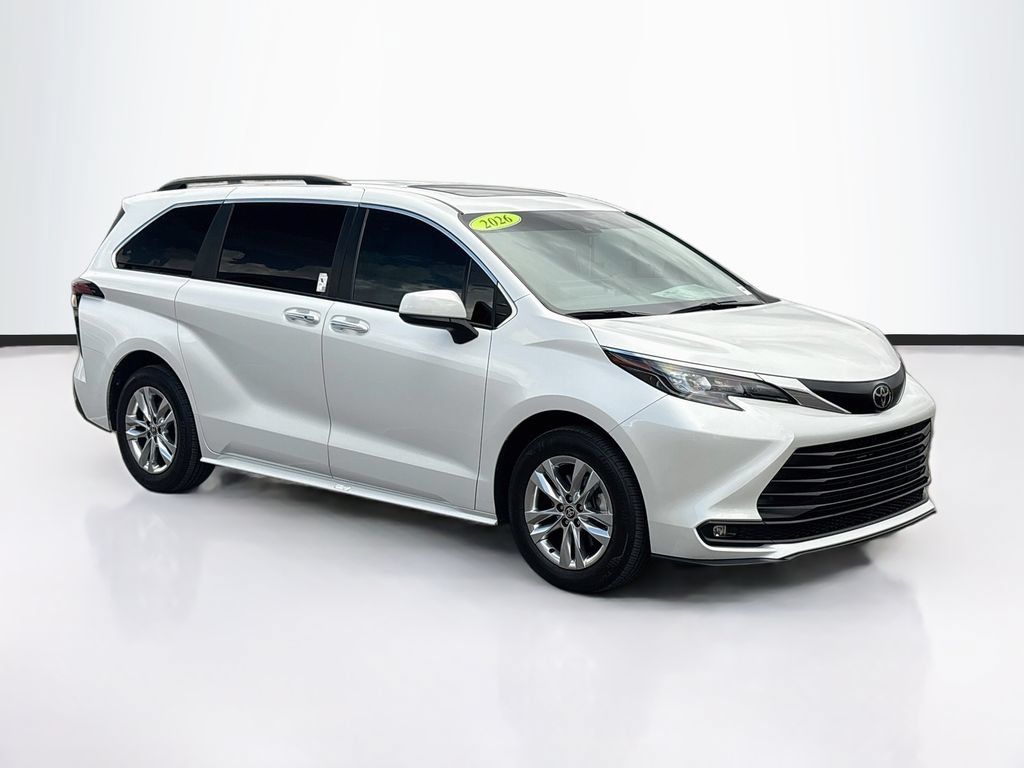 Certified 2026 Toyota Sienna XLE FWD image 3