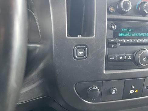 Used 2019 Chevrolet Express 2500 image 18