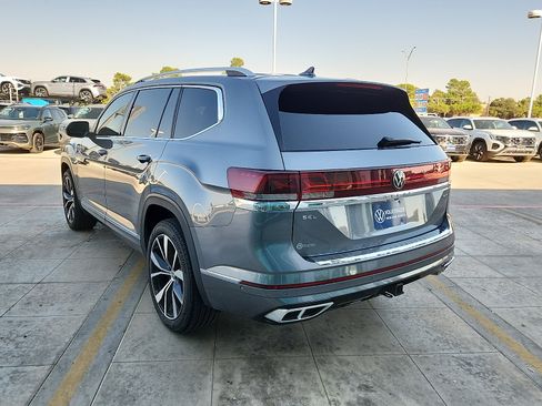 Used 2024 Volkswagen Atlas SEL Premium R-Line AWD/4WD image 4