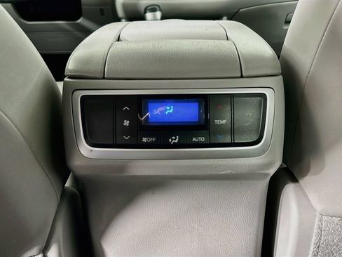 Used 2016 Toyota Highlander XLE FWD image 32