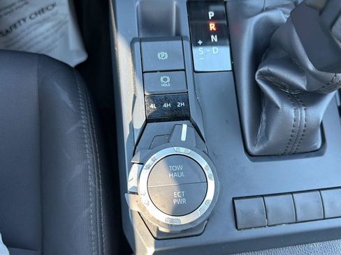 Used 2025 Toyota Tacoma SR5 AWD/4WD image 31