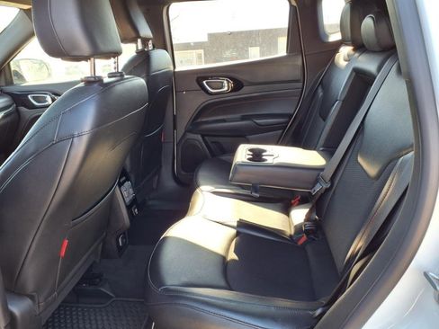 Used 2023 Jeep Compass Trailhawk image 5