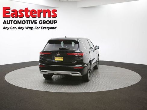 Used 2023 Mitsubishi Outlander SE image 40