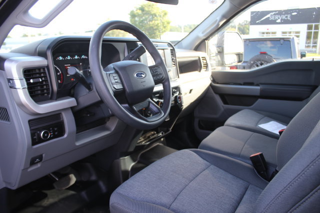 Used 2025 Ford F250 XL w/ STX Appearance Package AWD/4WD image 3