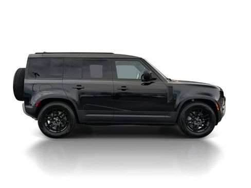 Used 2025 Land Rover Defender 110 S image 9