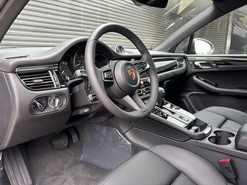 Certified 2026 Porsche Macan AWD/4WD image 4