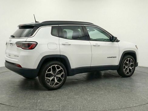 Used 2025 Jeep Compass Limited image 9
