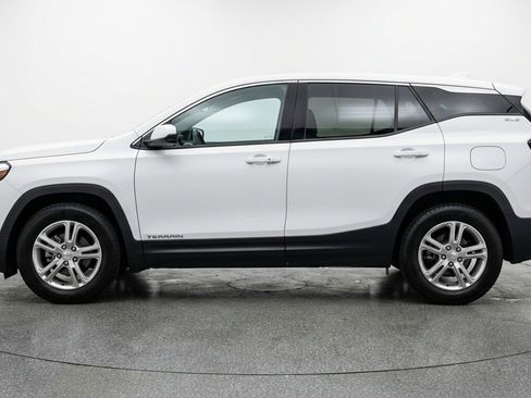 Used 2024 GMC Terrain SLE image 5