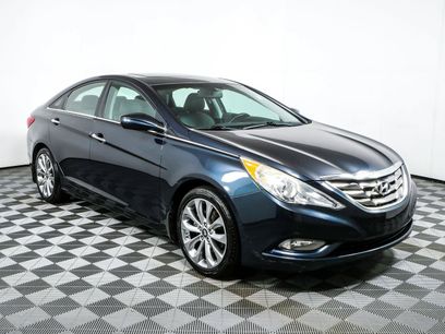 Used 2013 Hyundai Sonata SE w/ Navigation & Sunroof Pkg