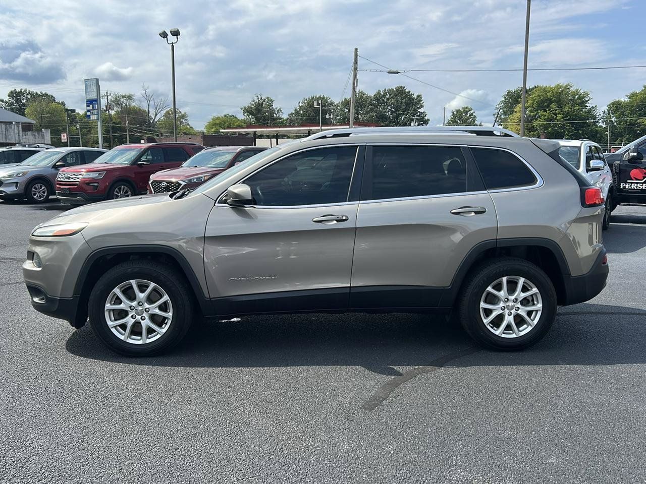Used 2016 Jeep Cherokee Latitude w/ Comfort/Convenience Group AWD/4WD image 8