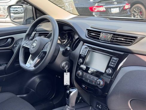 Used 2019 Nissan Rogue Sport S FWD image 5