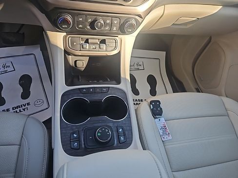 Used 2023 GMC Acadia Denali w/ Denali Ultimate Package image 15