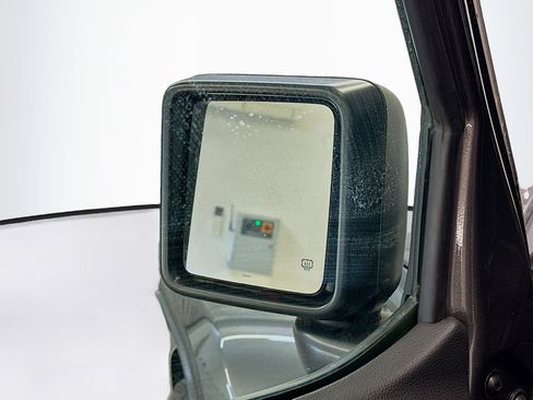 Used 2025 Jeep Wrangler Sahara image 16