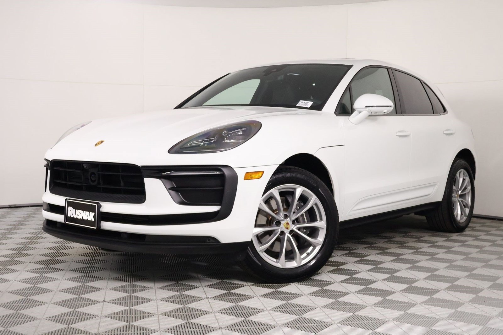 Certified 2026 Porsche Macan AWD/4WD image 35