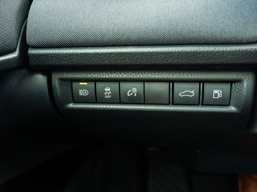 Used 2025 Toyota Camry LE w/ Convenience Package AWD/4WD image 25