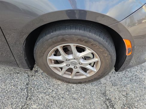 Used 2023 Chrysler Voyager LX image 2