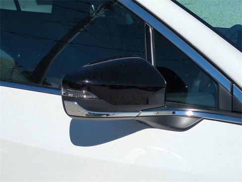 Used 2025 Subaru Outback Premium image 12