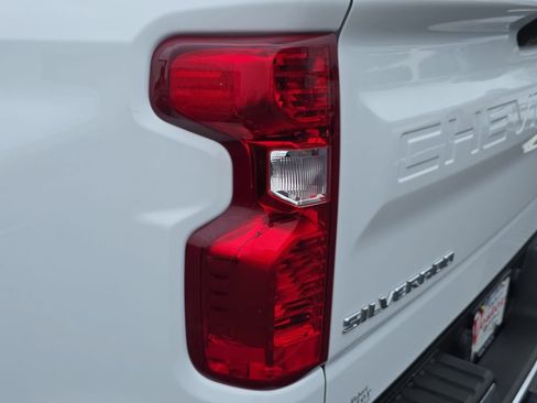 Used 2025 Chevrolet Silverado 1500 LT image 31