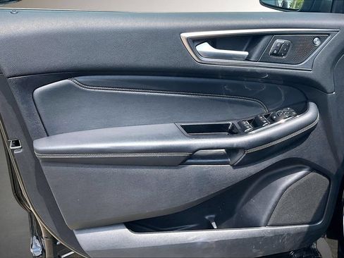 Used 2019 Ford Edge Titanium w/ Cold Weather Package AWD/4WD image 21