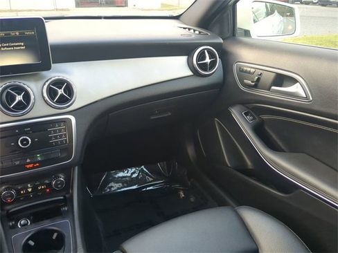 Used 2017 Mercedes-Benz GLA 250 GLA 250 image 17