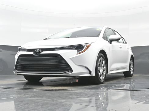 Used 2025 Toyota Corolla LE image 24