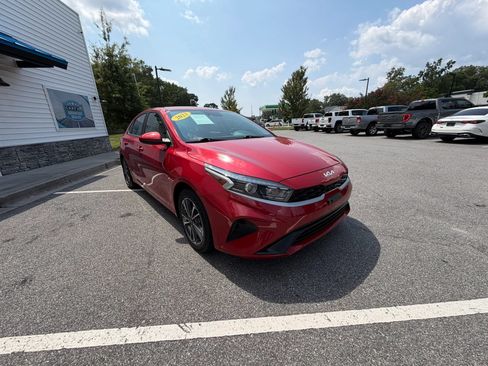Used 2023 Kia Forte LXS FWD image 4