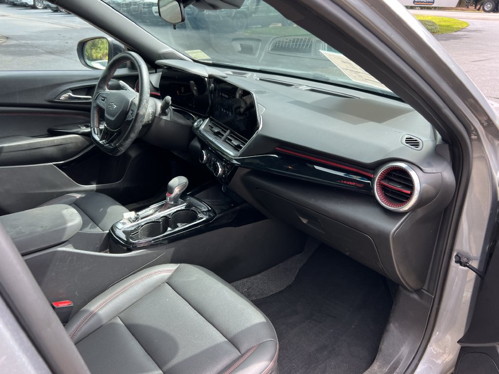 Used 2024 Chevrolet Trax RS w/ Sunroof Package FWD image 13