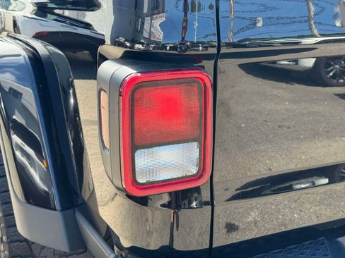 Used 2021 Jeep Gladiator Mojave w/ Cold Weather Group AWD/4WD image 11