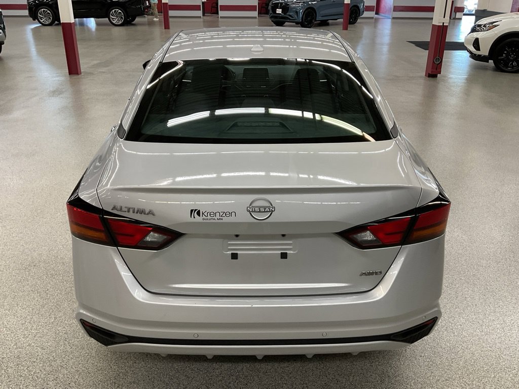 Used 2025 Nissan Altima 2.5 SV AWD/4WD image 6