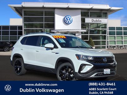 Certified 2022 Volkswagen Taos SE w/ Panoramic Sunroof Package