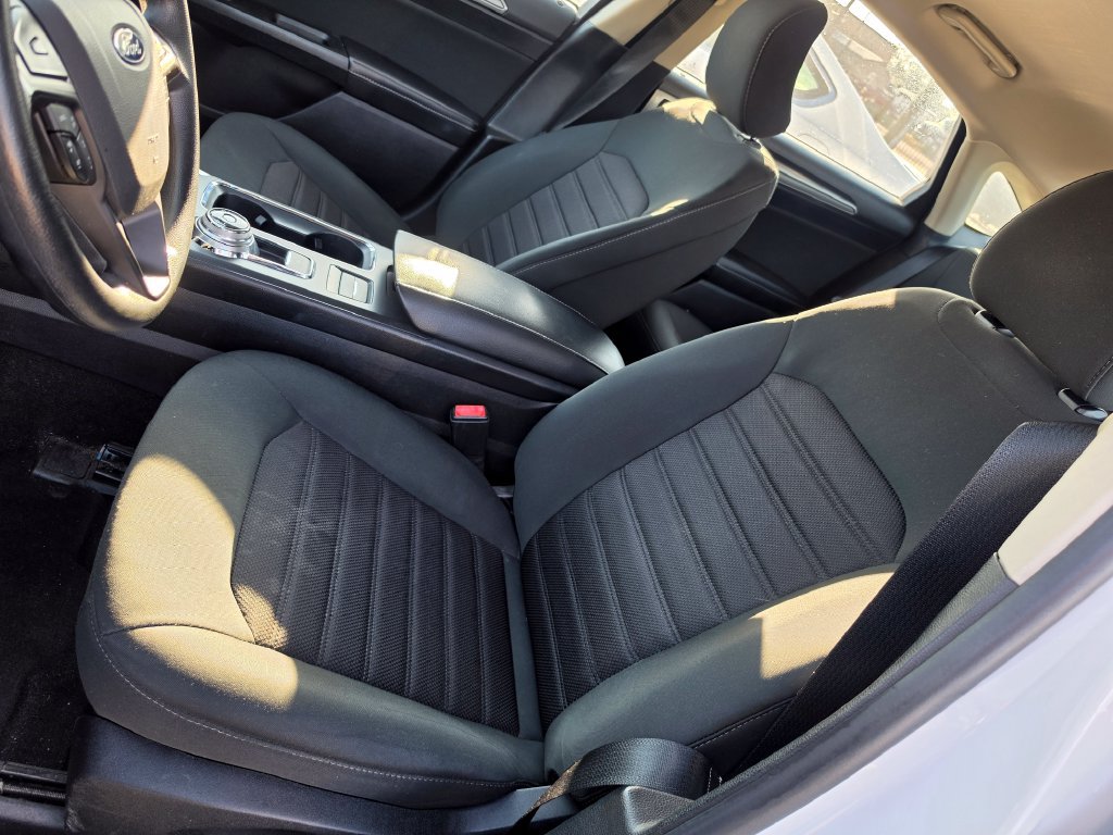 Used 2019 Ford Fusion SE FWD image 6