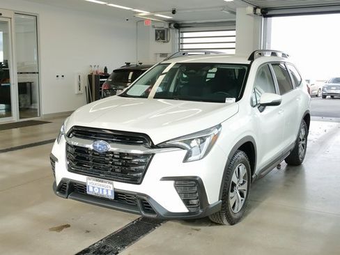 Used 2023 Subaru Ascent Premium w/ Convenience Package image 3