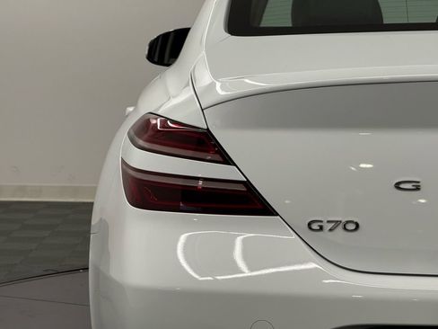Used 2025 Genesis G70 2.5T image 9
