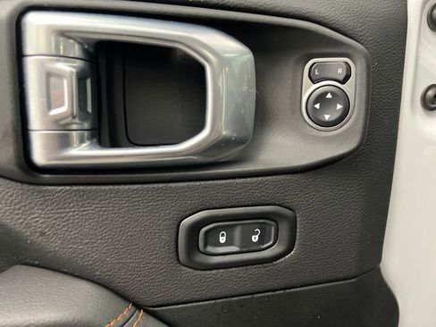 Used 2021 Jeep Gladiator Mojave w/ Dual Top Group AWD/4WD image 12