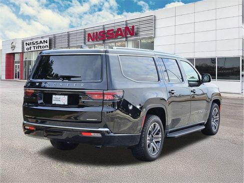 Used 2024 Jeep Wagoneer L Series II image 4