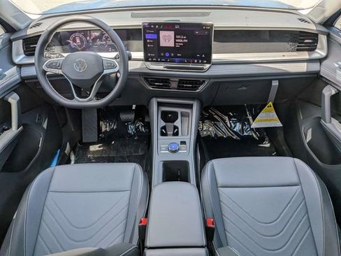 New 2026 Volkswagen Tiguan SE FWD image 11