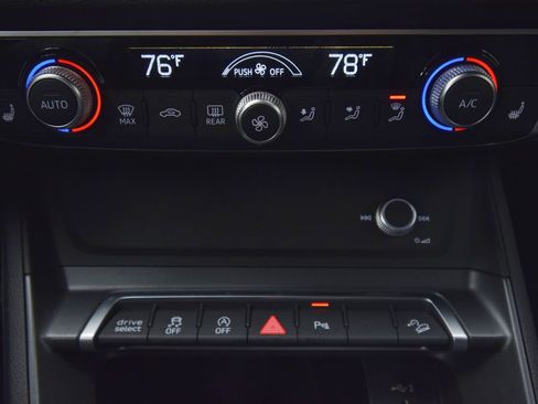 Used 2022 Audi Q3 2.0T Premium image 35