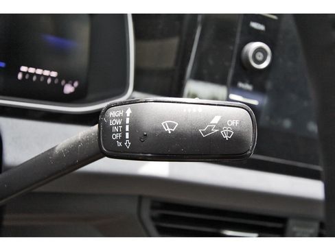 Used 2025 Volkswagen Jetta SE w/ Sunroof Package FWD image 18