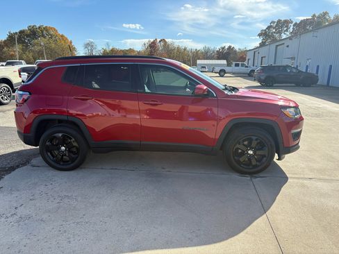 Used 2018 Jeep Compass Latitude image 4