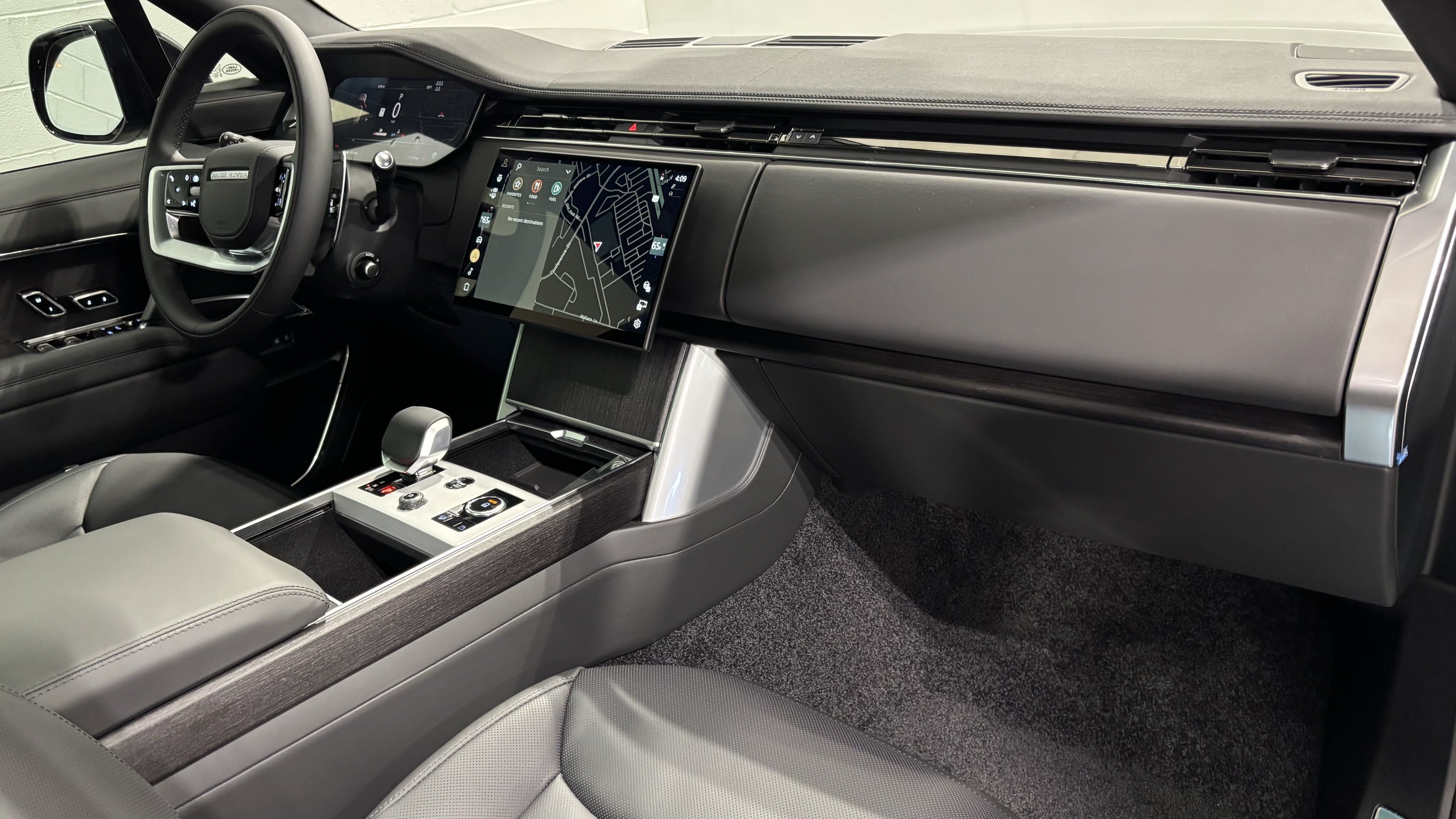 New 2027 Land Rover Range Rover Long Wheelbase SE AWD/4WD image 4