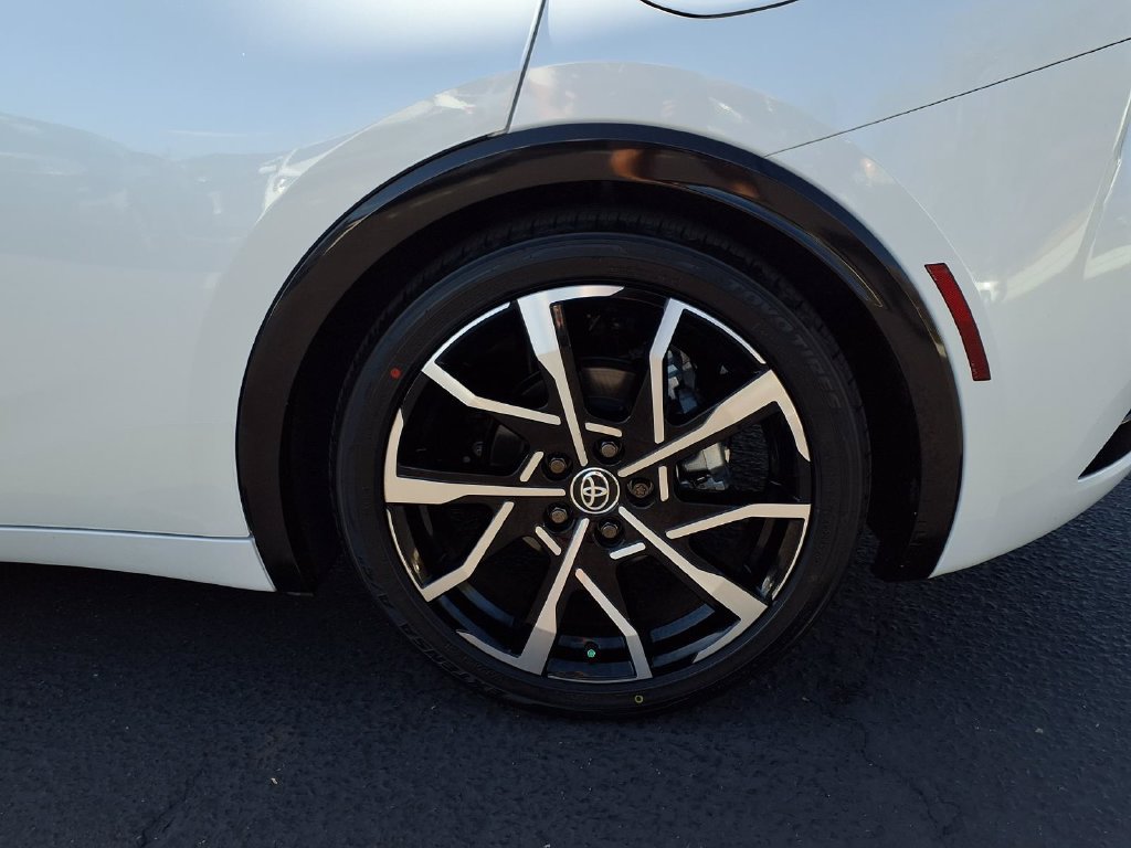 Certified 2023 Toyota Prius Prime Premium FWD image 4