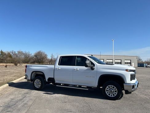 Used 2025 Chevrolet Silverado 2500 LT w/ Convenience Package image 4